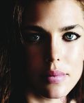Primer plano de Carlota Casiraghi en Vogue Francia