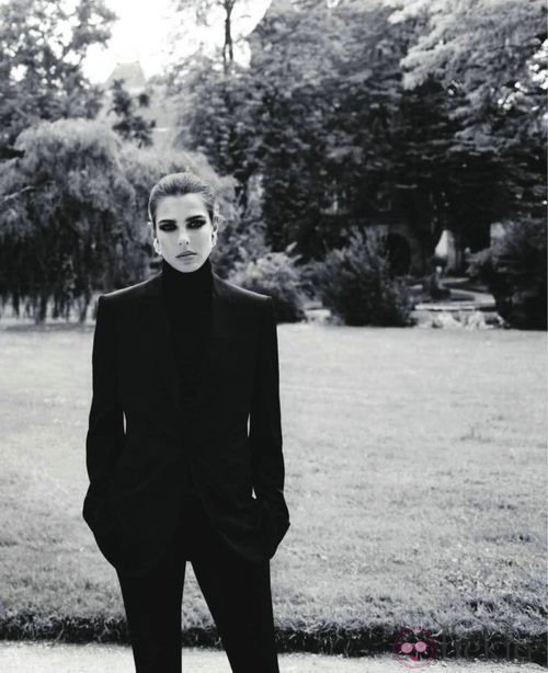 Carlota Casiraghi con traje de chaqueta para Vogue Francia
