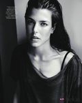 Primer plano de Carlota Casiraghi por Mario Testino