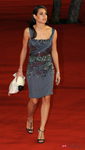 Carlota Casiraghi con traje de noche gris con pedrería