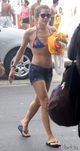 Carlota Casiraghi con bikini y shorts vaqueros