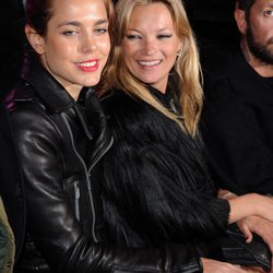 Carlota Casiraghi y Kate Moss en el desfile de Etan