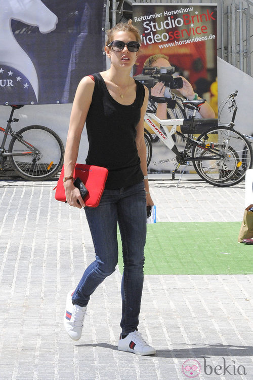 Look deportivo de Carlota Casiraghi con calzado de Gucci