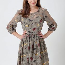 Vestido con estampado de caballos de Yumi