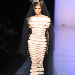 Andrej Pejic con vestido de novia de Jean Paul Gaultier