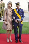 Matilde Bélgica con un vestido sencillo y sombrero de Fabienne Delvigne en la boda de Guillermo y Stéphanie de Luxemburgo