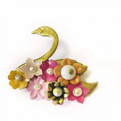 Broche 'Lago de los Cisnes' de la colección Dreams de 'El tocador de Monique'