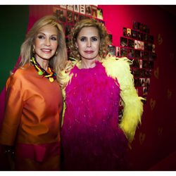 Carmen Lomana junto a Ágatha Ruiz de la Prada 