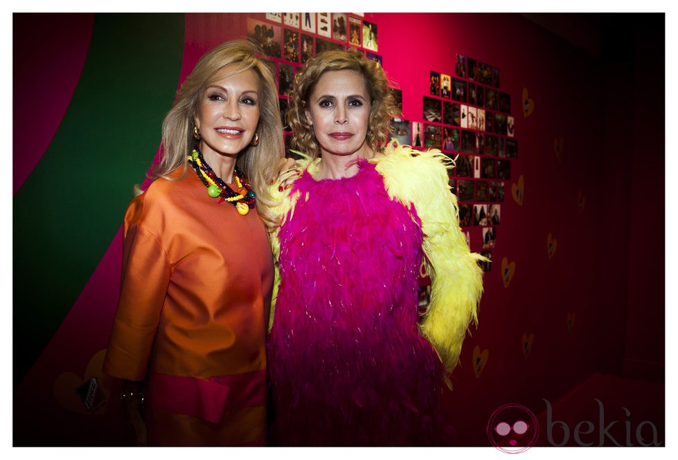 Carmen Lomana junto a Ágatha Ruiz de la Prada 