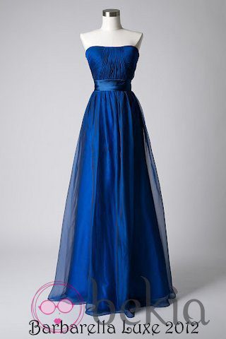 Vestido en color azul klein con escote palabra de honor de la colección de vestidos de Barbarella 