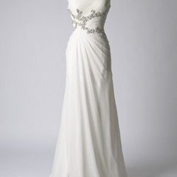 Vestido blanco con escote asimétrico de la colección de vestidos de Barbarella 