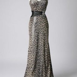 Vestido animal print con fajín de la colección de vestidos de Barbarella
