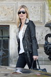 Kate Moss con una cazadora adornada con tachuelas
