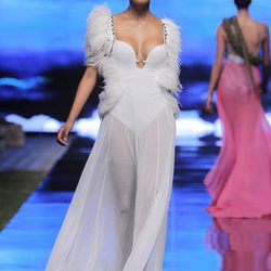 Traje de baño con falda de seda de Andrés Sardá en la Lif Week de Lima