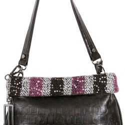 Bolso bandolera con detalle de punto de la colección otoño/invierno 2012/2013 de Loeds