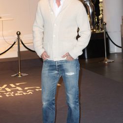 David Beckham en vaqueros y cardigan 