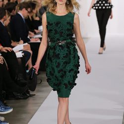 Vestido con falda globo en la colección pre-fall-2013 de Oscar de la Renta