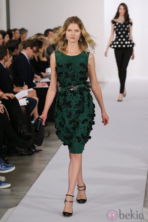 Vestido con falda globo en la colección pre-fall-2013 de Oscar de la Renta