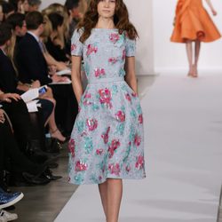 Vestido con estampado floreado de la colección pre-fall 2013 de Oscar de la Renta