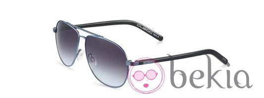 Modelo de la colección otoño/invierno 2011/2012 de Custo Barcelona Eyewear
