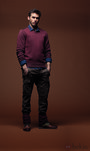 Jersey berenjena con camisa de cuadros y pantalón verde de la colección otoño/invierno 2012/2013 de Chevignon