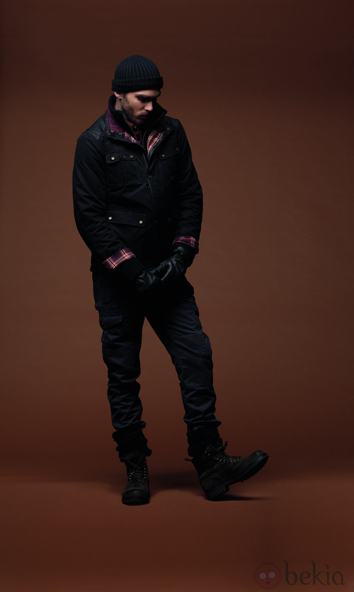 Cazadora, pantalones y complementos negros de la colección otoño/invierno 2012/2013 de Chevignon