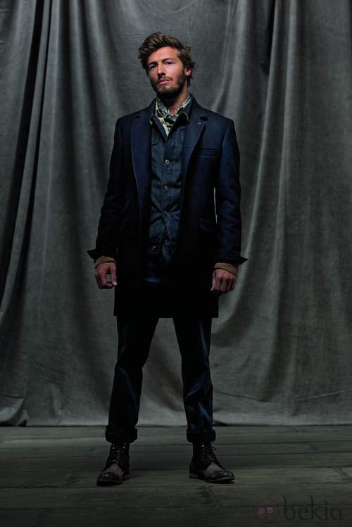 Americana, camisa y pantalón azul de la colección otoño/invierno 2012/2013 de Chevignon
