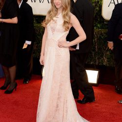 Amanda Seyfried con un vestido de Givenchy en los Globos de Oro 2013