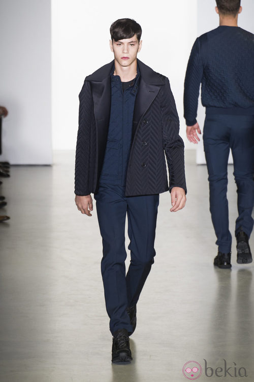 Americana negra de Calvin Klein para la Semana de la Moda de Milán otoño/invierno 2013/2014