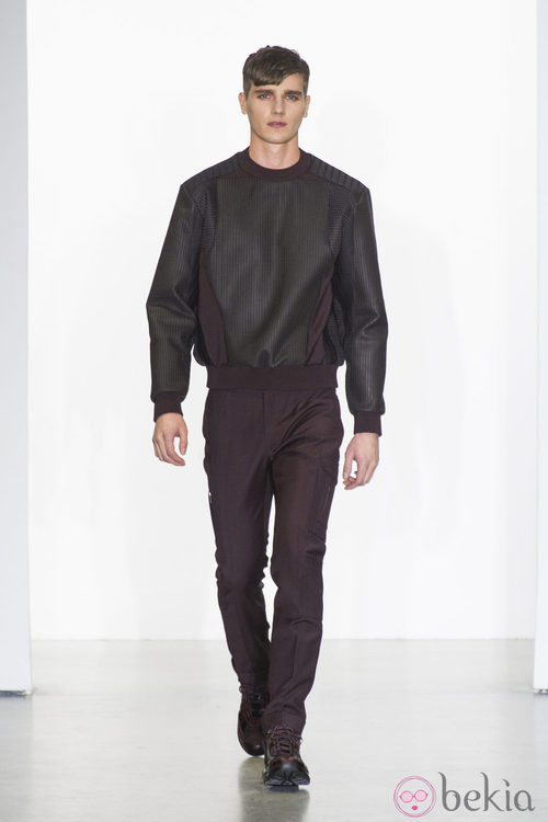 Camiseta de cuero brillante de Calvin Klein para la semana de la Moda de Milán otoño/invierno 2013/2014