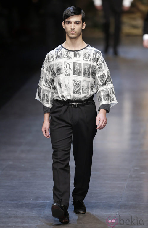Camiseta religiosa de la colección otoño/invierno 2013/2014 de Dolce & Gabbana en la Semana de la Moda Masculina de Milán