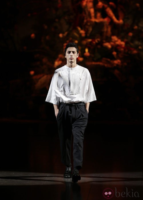 Camisa de manga ancha de la colección otoño/invierno 2013/2014 de Dolce & Gabbana en la Semana de la Moda Masculina de Milán