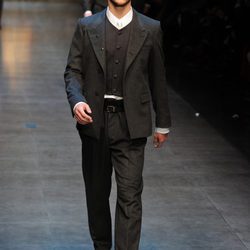 Traje de la colección otoño/invierno 2013/2014 de Dolce & Gabbana en la Semana de la Moda Masculina de Milán