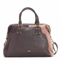 Modelo de la colección otoño/invierno 2012/2013 de Carpisa