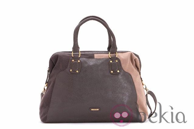 Modelo de la colección otoño/invierno 2012/2013 de Carpisa