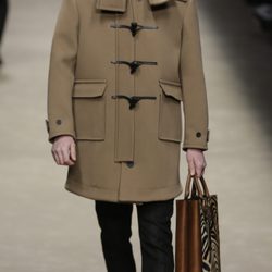 Parka camel de Burberry en la Semana de la Moda Masculina de Milán otoño/invierno 2013/2014