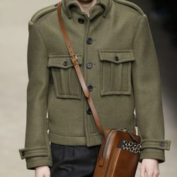 Chaqueta verde de paño de Burberry en la Semana de la Moda Masculina de Milán otoño/invierno 2013/2014