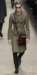 Abrigo color oliva de Burberry en la Semana de la Moda Masculina de Milán otoño/invierno 2013/2014