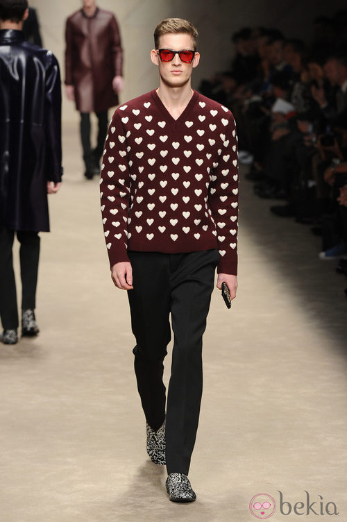 Jersey de punto gordo con corazones de Burberry en la Semana de la Moda Masculina de Milán otoño/invierno 2013/2014