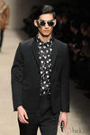 Camisa negra con corazones de Burberry en la Semana de la Moda Masculina de Milán otoño/invierno 2013/2014