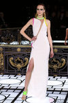 Vestido blanco de la colección primavera/verano 2013 de Versace en la Semana de la Alta Costura de París