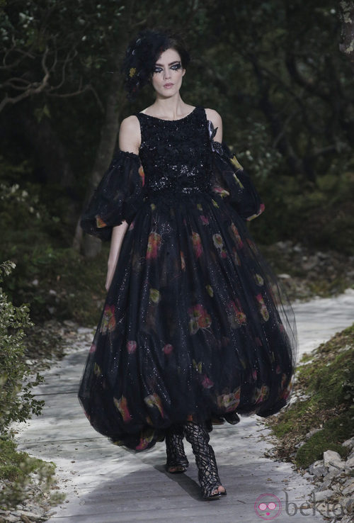 Vestido con estampado floral de la colección primavera/verano 2013 de Chanel en la Semana de la Alta Costura de París