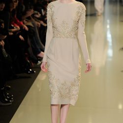 Vestido por debajo de la rodilla de la colección primavera/verano 2013 de Elie Saab de la Semana de la Alta Costura de París
