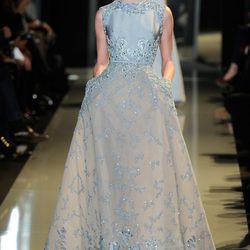 Vestido azul de la colección primavera/verano 2013 de Elie Saab de la Semana de la Alta Costura de París