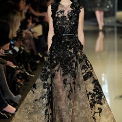 Vestido negro de la colección primavera/verano 2013 de Elie Saab de la Semana de la Alta Costura de París