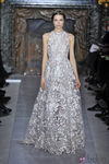 Vestido de encaje de la colección primavera/verano 2013 de Valentino en la Semana de la Alta Costura de París