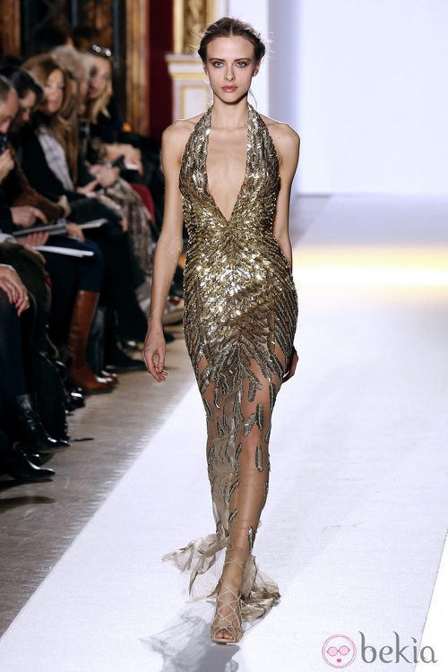 Escotado vestido de la colección primavera/verano 2013 de Zuhair Murad en la Semana de la Alta Costura de París