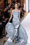Vestido azul con tul de la colección primavera/verano 2013 de Zuhair Murad en la Semana de la Alta Costura de París