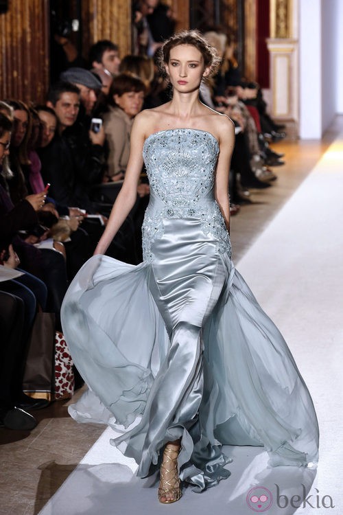 Vestido azul con tul de la colección primavera/verano 2013 de Zuhair Murad en la Semana de la Alta Costura de París