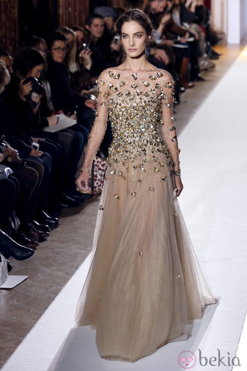 Vestido con detalles metálicos de la colección primavera/verano 2013 de Zuhair Murad en la Semana de la Alta Costura de París